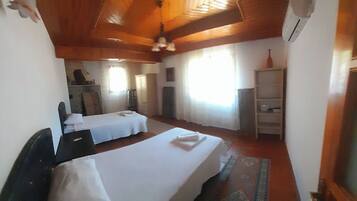 3 bedrooms, iron/ironing board, internet, bed sheets