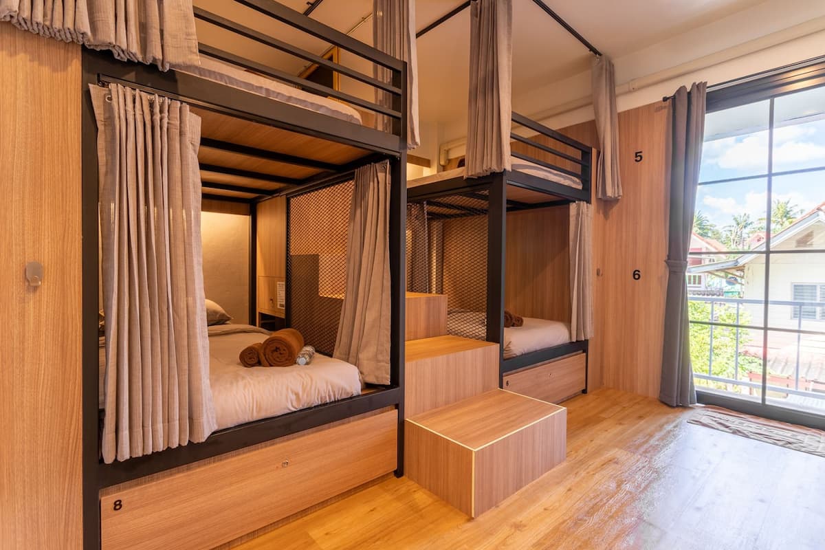 1 dormitorio, escritorio, espacio para trabajar con un portátil