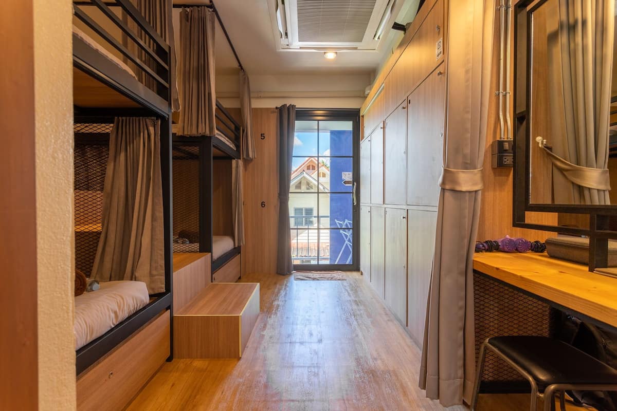 1 dormitorio, escritorio, espacio para trabajar con un portátil