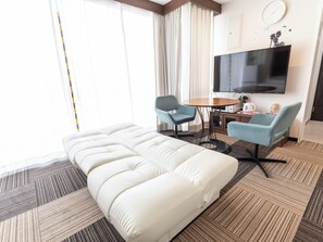 Quarto, para não fumantes, vista para o rio (Up to 6 People) | Escrivaninha, cortinas blackout, quartos à prova de som