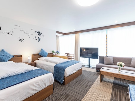 Escritorio, cortinas blackout, sistema de insonorización y wifi gratis