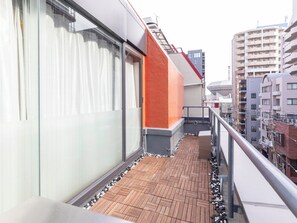 Quarto triplo, para não fumantes, banheiro privativo (Up to 4 People) | Sacada