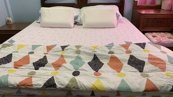 Family Townhome, 2 Bedrooms | 2 bedrooms, hypo-allergenic bedding, Select Comfort beds, in-room safe