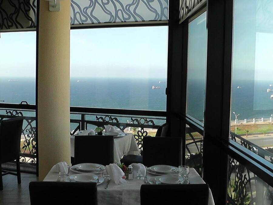 Frühstück, Mittagessen, Abendessen, lokale und internationale Küche