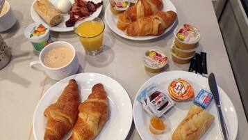 Café da manhã continental grátis todos os dias