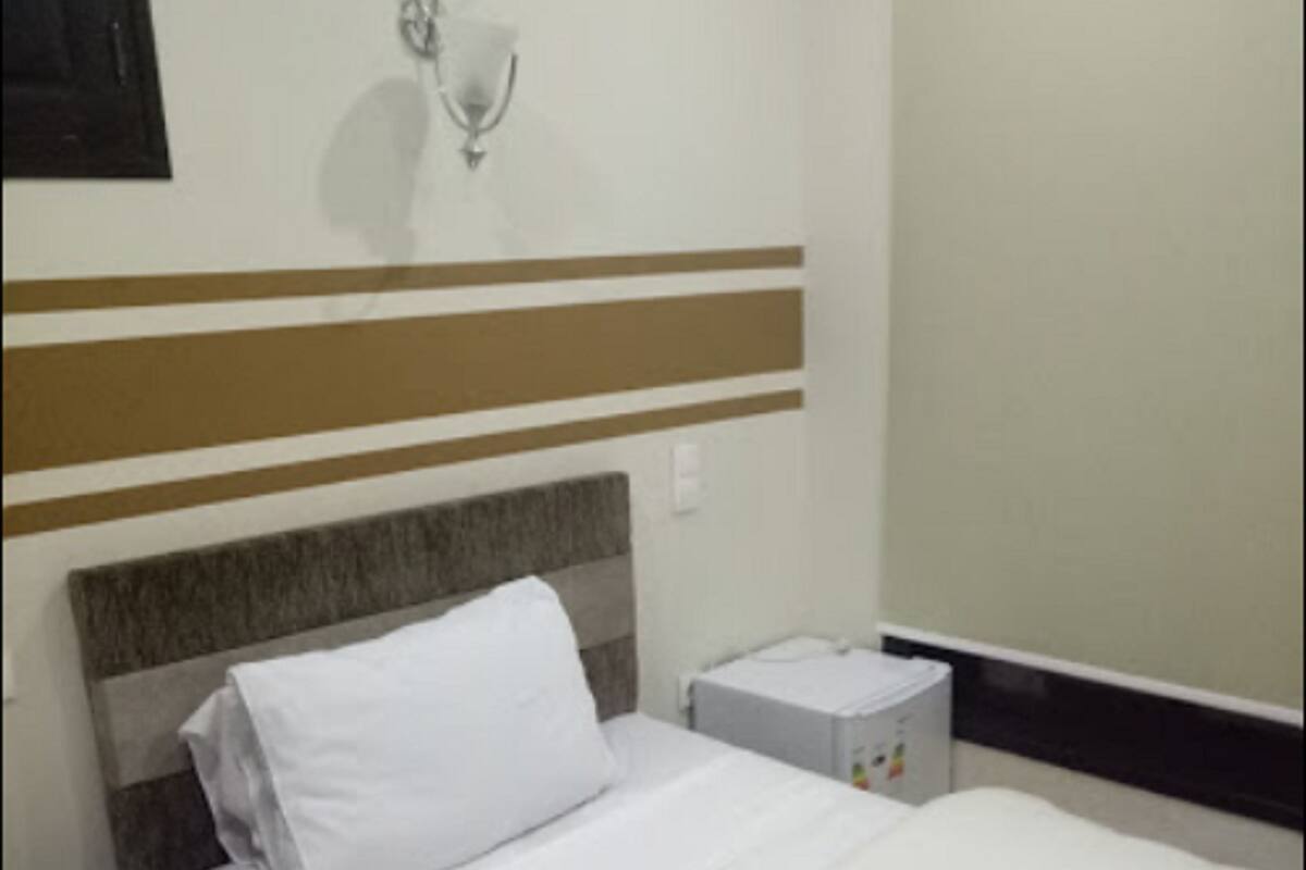 Peralatan tempat tidur premium, bar mini, meja 