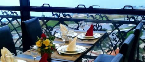 Breakfast, lunch, dinner served; local and international cuisine