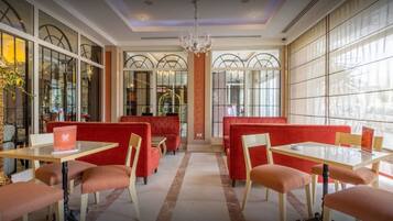 Breakfast, lunch, dinner served; local and international cuisine