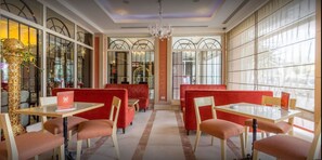 Frühstück, Mittagessen, Abendessen, lokale und internationale Küche