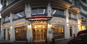 Façade de lâhĂ©bergement - soirĂ©e/nuit