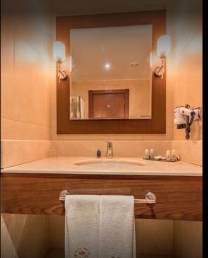 Deep-soaking bathtub, rainfall showerhead, free toiletries, hair dryer