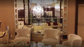 Coin salon dans le hall