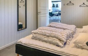 3 soverom, safe på rommet, strykejern/-brett og reiseseng for barn