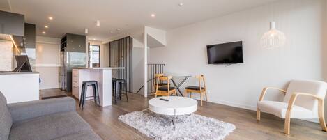 Private 3 Bedroom Apartment with Ensuite Bathroom | Living room