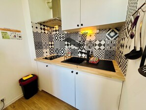 Fridge, microwave, stovetop, coffee/tea maker