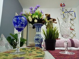 Apartamento, 4 habitaciones | Servicio de comidas en la habitación