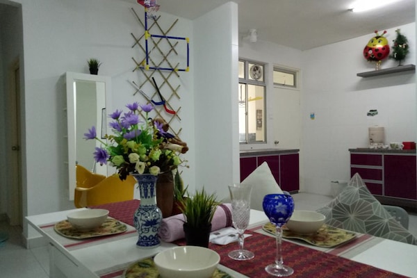 Apartment, 4 Bedrooms | In-room dining