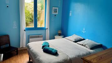 4 bedrooms, iron/ironing board, free WiFi, bed sheets