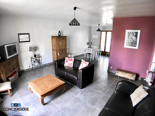 House sleeps 9 + terrace and garden, Granville 500m walk from the sea