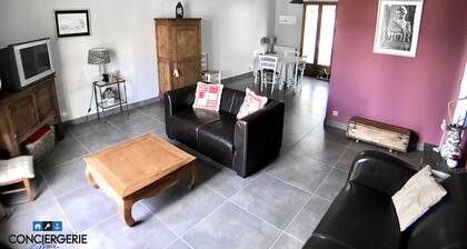 House sleeps 9 + terrace and garden, Granville 500m walk from the sea