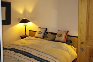 1 makuuhuone, silitysrauta/-lauta, vauvan matkasänky, Wi-Fi