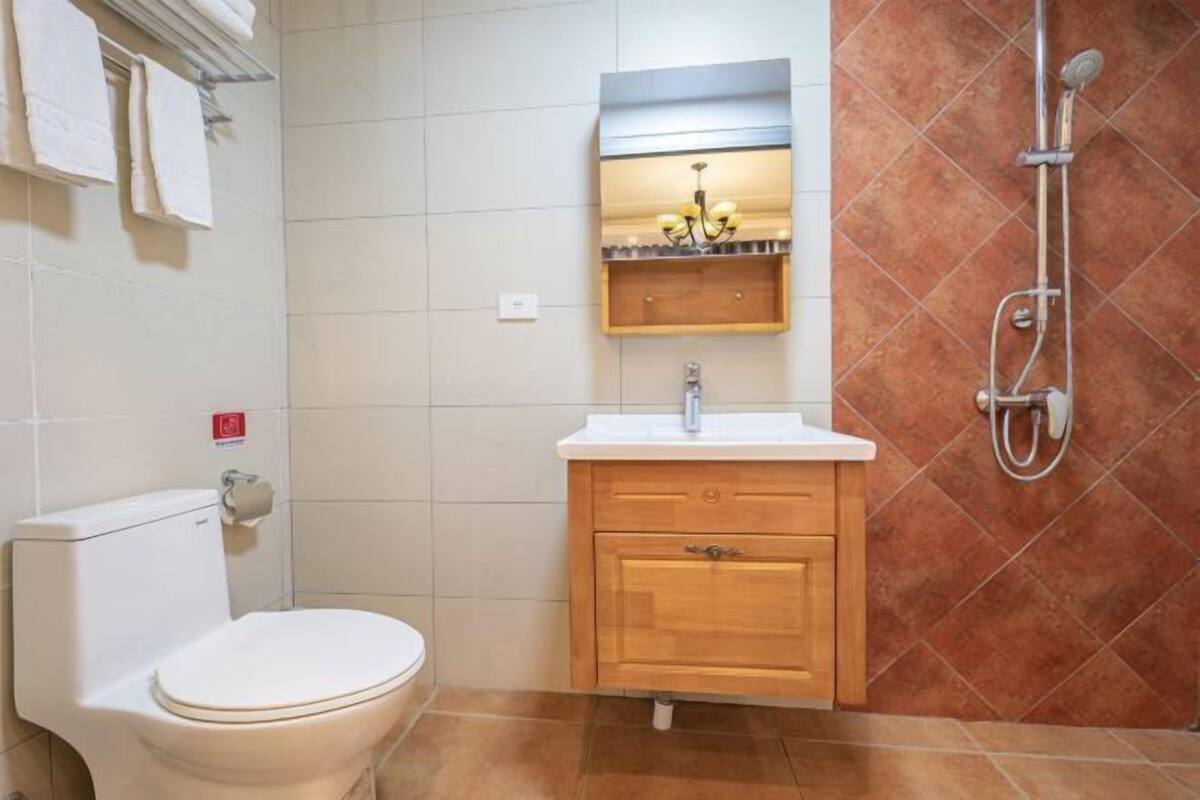 Kamar mandi | Shower dan handuk