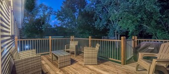 Lake Mi Getaway w/hot tub - Relax on 2 acres-plenty of space to unwind