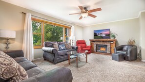 TV, fireplace - Lake Mi Getaway w/hot tub - Relax on 2 acres-plenty of space to unwind (Bridgman)