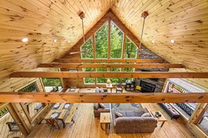 تلفزيون، مدفأة، مشغل دي في دي، تنس طاولة