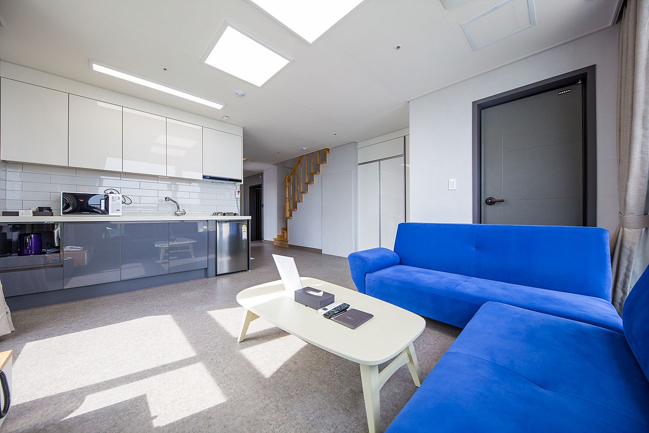 royal suite (duplex) | living area | smart tv, netflix, pay films, streaming services