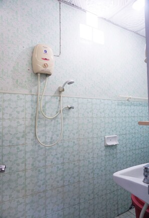 Phòng đôi Tiêu chuẩn | Buồng tắm vòi sen
