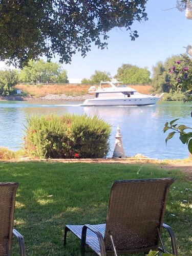 On an ISLAND bring your BOAT 24 FT Private Dock & PET FRENDLY!