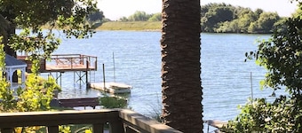 On an ISLAND bring your BOAT 24 FT Private Dock & PET FRENDLY!