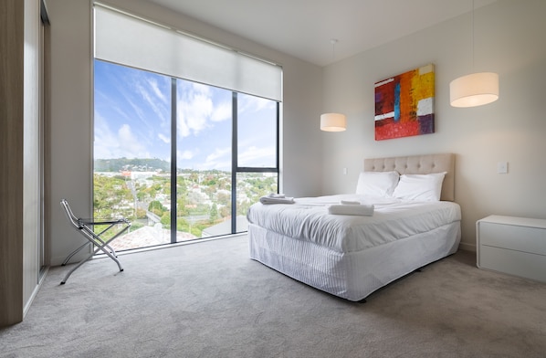 Spacious 3 Bedroom Apartment with Ensuite Bathroom