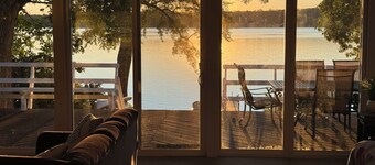 ABSOLUMENT ÉTONNANT * Lake Front Home * 60 miles au nord de New York * Regardez la vidéo!