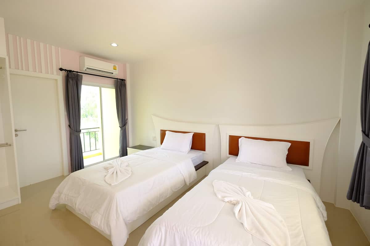 Bungalow Twin Room  | Blackout drapes, rollaway beds (surcharge), WiFi (free)