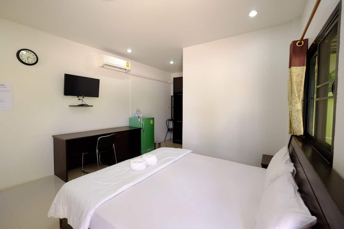 Bungalow Double Room  | Blackout drapes, rollaway beds (surcharge), WiFi (free)