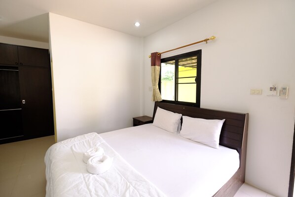 Bungalow Double Room  | Blackout curtains, rollaway beds, free WiFi