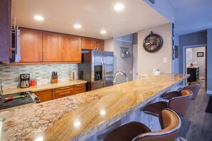 Fridge, microwave, oven, stovetop - Snowcreek #881 Luxury Remodeled - Upscale 2 bedroom, 2 bath condo (Mammoth Lakes)