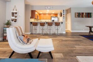 Interior - Snowcreek #881 Luxury Remodeled - Upscale 2 bedroom, 2 bath condo (Mammoth Lakes)