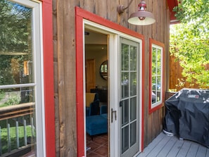 Terrace/patio - Coal Creek In-town Retreat!  3BR/3 Full BAs  - SLPS 8 - 2 blocks to Elk Ave! (Crested Butte)