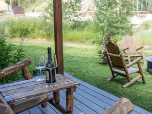 Outdoor dining - Coal Creek In-town Retreat!  3BR/3 Full BAs  - SLPS 8 - 2 blocks to Elk Ave! (Crested Butte)