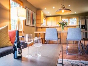 Dining - Coal Creek In-town Retreat!  3BR/3 Full BAs  - SLPS 8 - 2 blocks to Elk Ave! (Crested Butte)