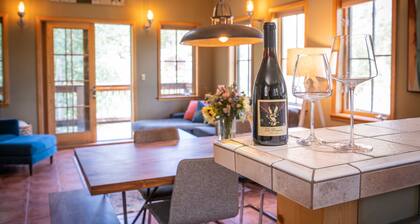 Coal Creek In-town Retreat! 3BR/3 Full BAs - SLPS 8 - 2 blocks to Elk Ave!