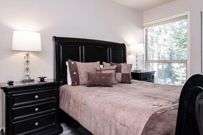 3 chambres, fer et planche à repasser, Wi-Fi gratuit, draps fournis