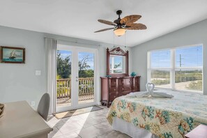 3 bedrooms, desk, iron/ironing board, WiFi