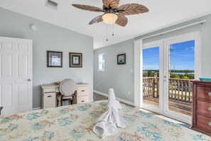 3 bedrooms, desk, iron/ironing board, WiFi