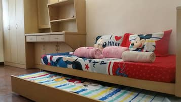 House, 4 Bedrooms | 4 bedrooms, desk