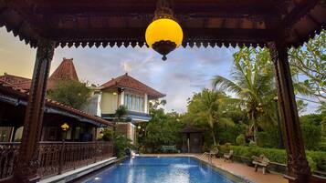 Piscina externa sazonal