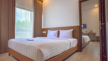 Deluxe Room, 1 Double Bed, Balcony | In-room safe, desk, free WiFi, bed sheets